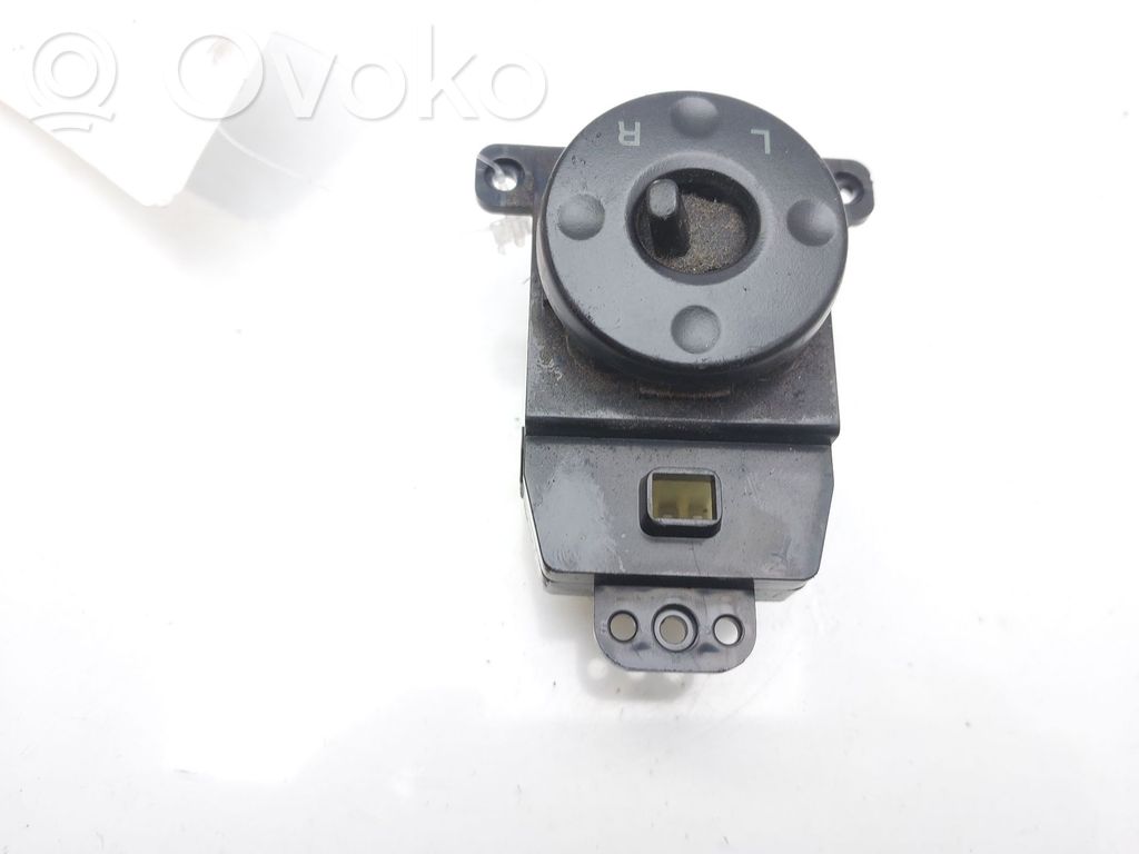 Hyundai Sonata Wing mirror switch 