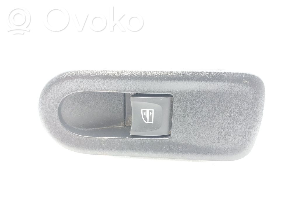 Dacia Duster Electric window control switch 