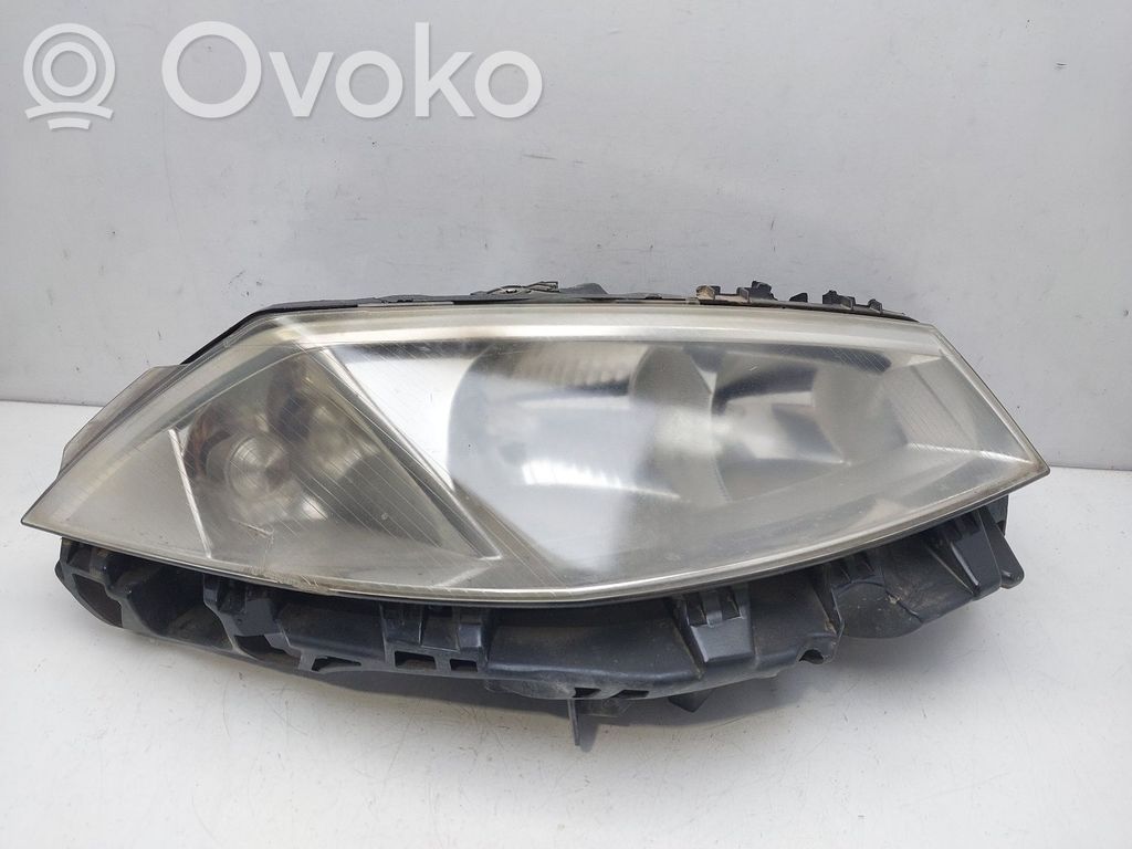 Renault Megane II Lampa przednia 
