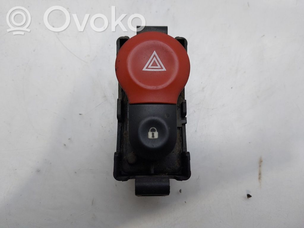 Botón interruptor de luz de peligro   8200214896A