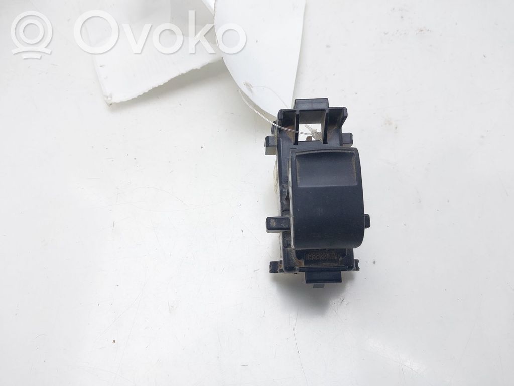 Toyota RAV 4 (XA40) Electric window control switch 