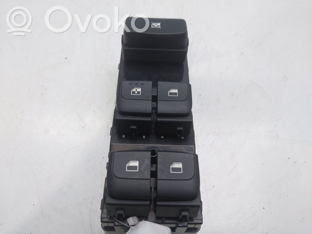 KIA Stonic Electric window control switch 