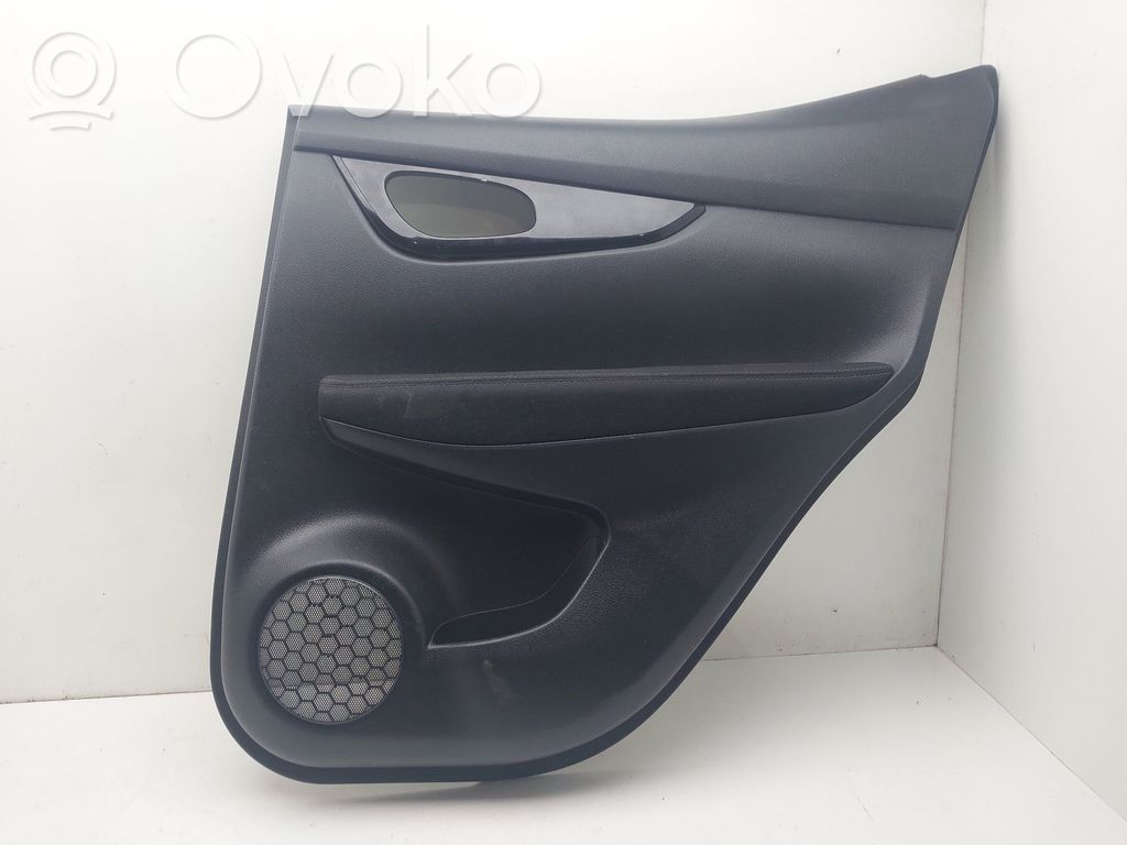 Nissan Qashqai Boczki / Poszycie drzwi tylnych 