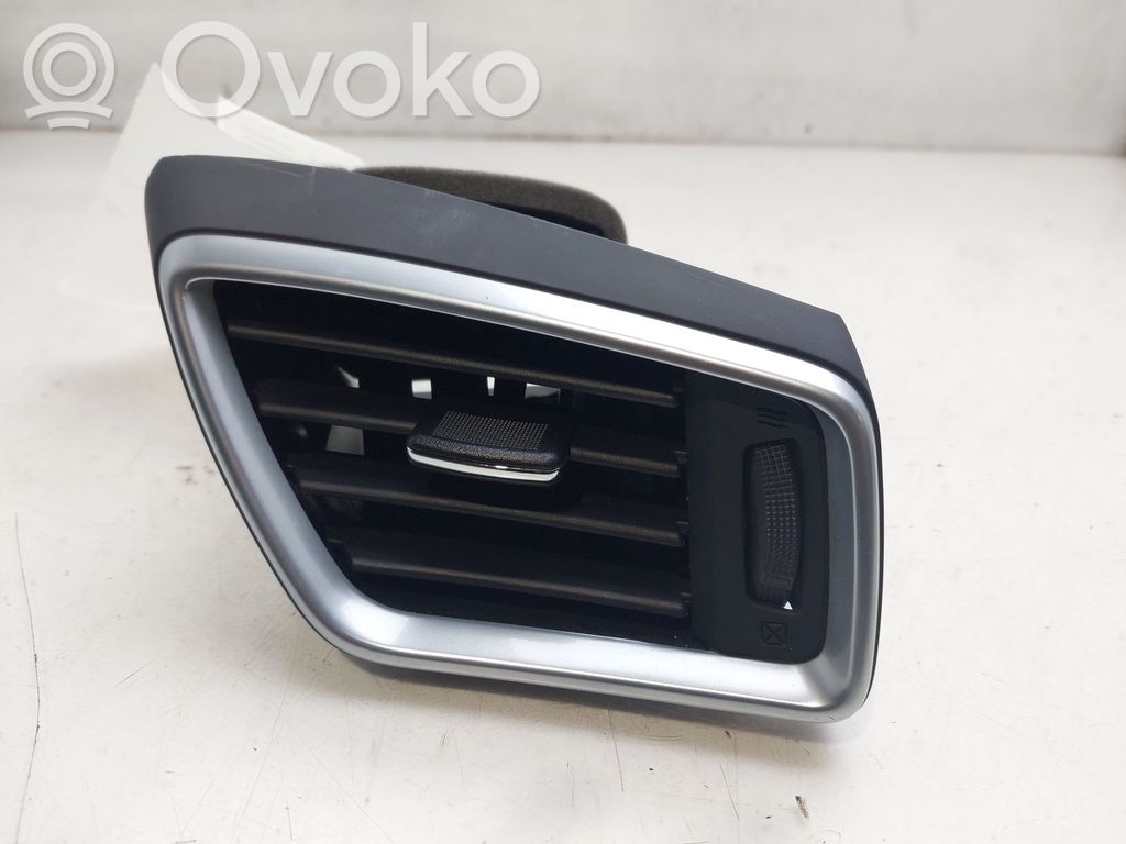 Nissan Qashqai Rejilla de ventilación central del panel 