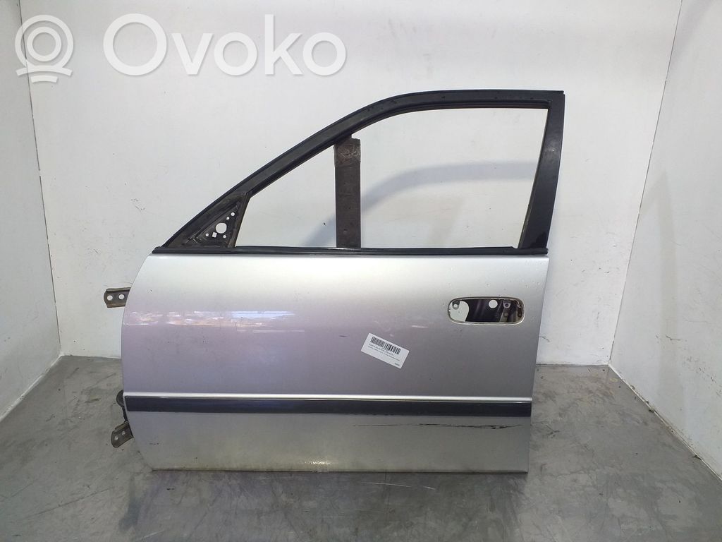 Toyota Corolla E110 Puerta delantera 