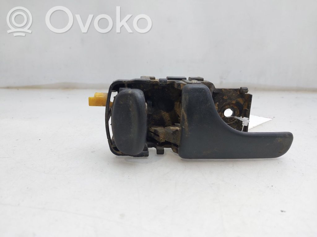 Nissan Terrano Manecilla interna puerta trasera 