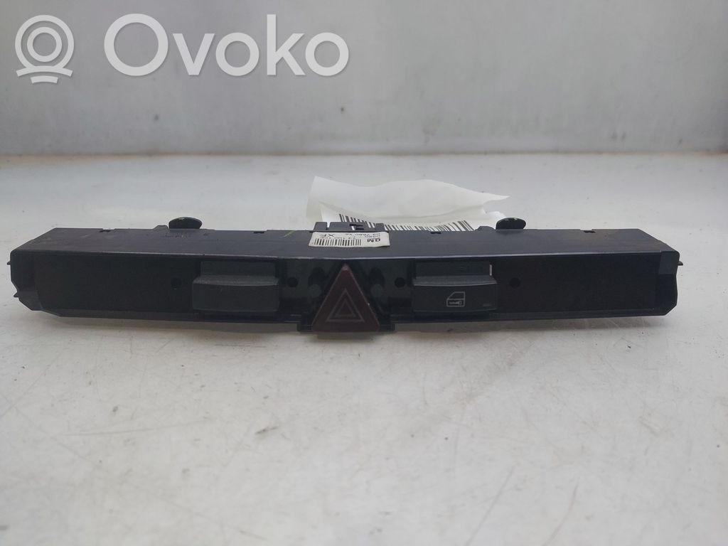 Opel Astra H Interruttore luci di emergenza