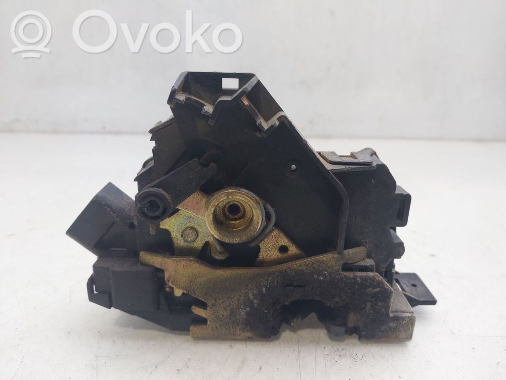 Ford Focus Aizmugurē slēdzene 