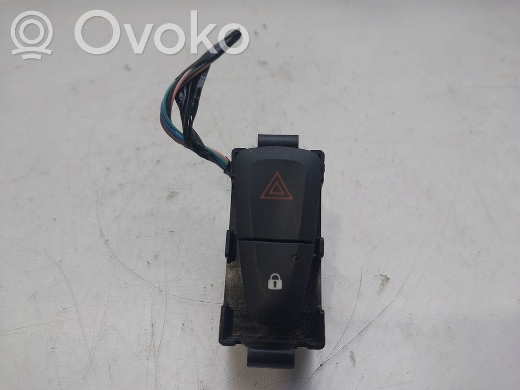 Botón interruptor de luz de peligro   E3160601