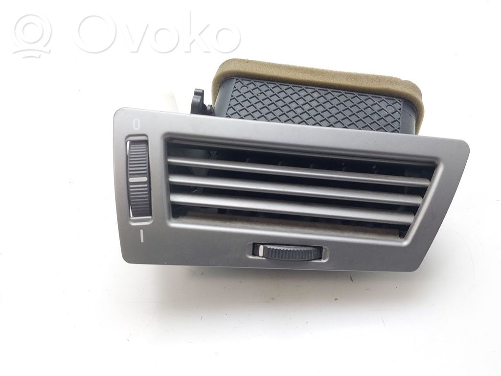 BMW 7 E65 E66 Centrinės oro grotelės 