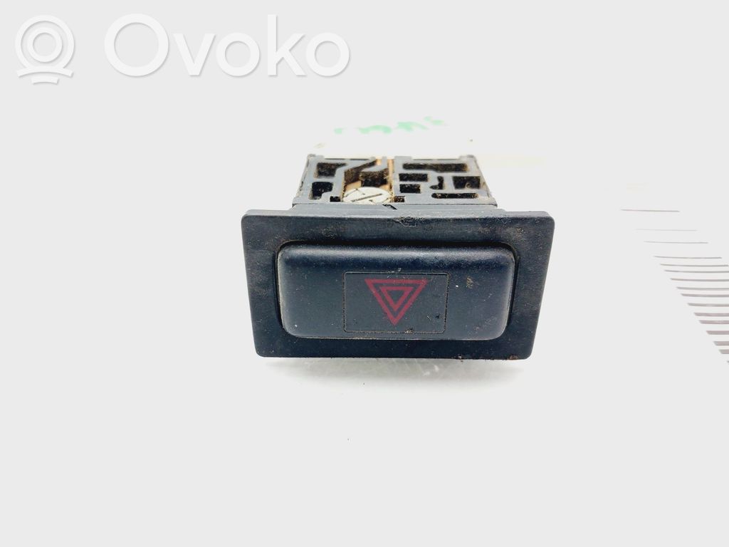 Botón interruptor de luz de peligro   B89CS789