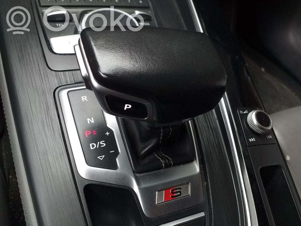 Audi A4 S4 B9 Lewarek zmiany biegów / górny 