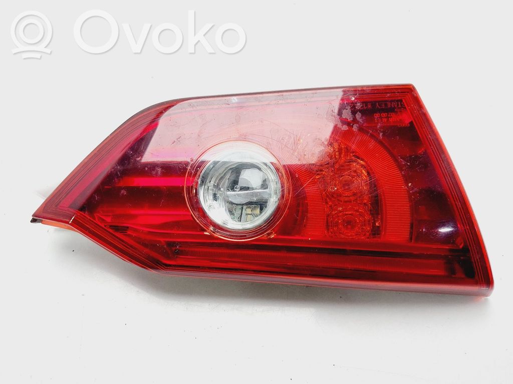 Infiniti Q50 Lampă spate în capacul portbagajului