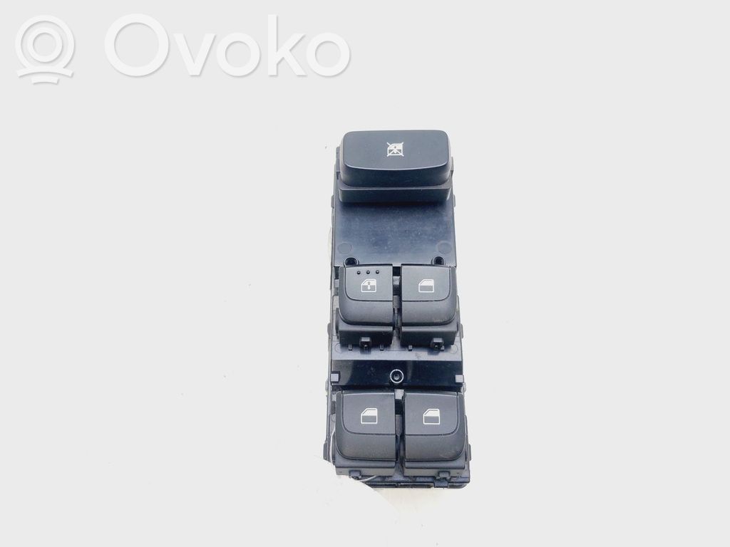 KIA Stonic Electric window control switch 