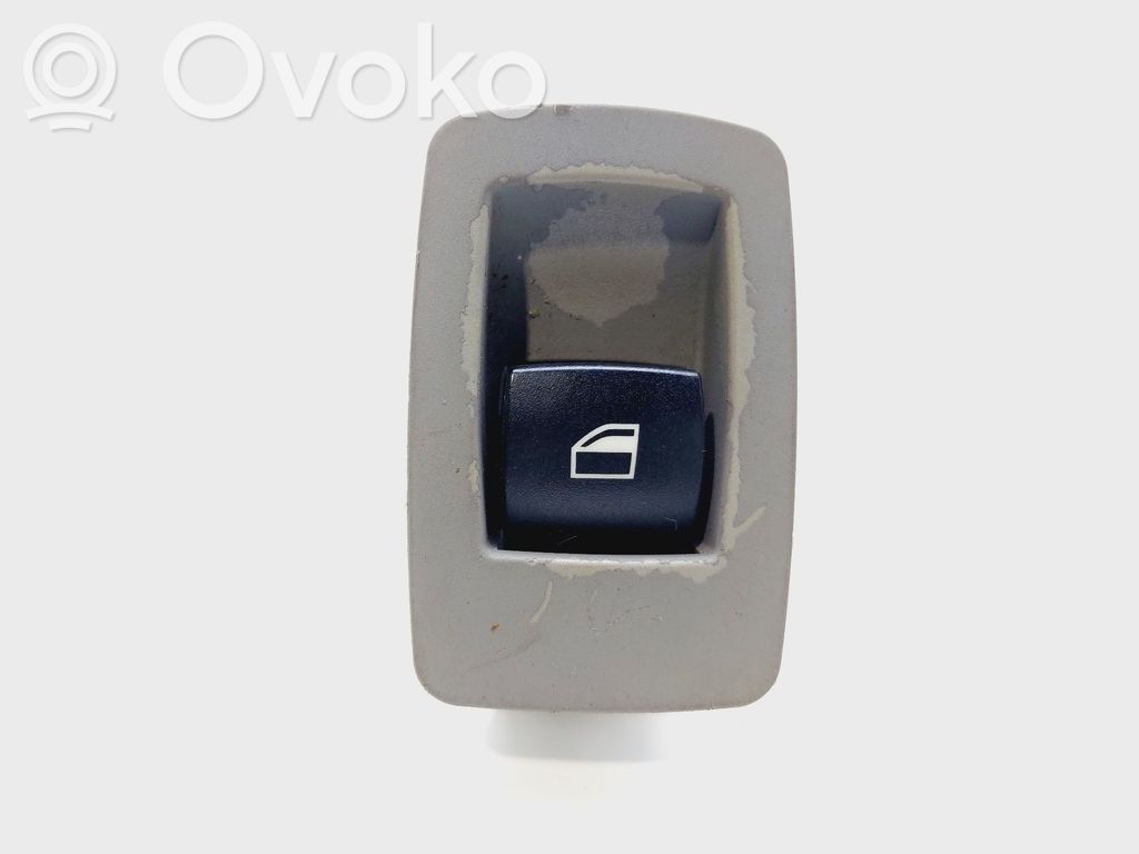 Sähkötoimisen ikkunan ohjauskytkin   6935534