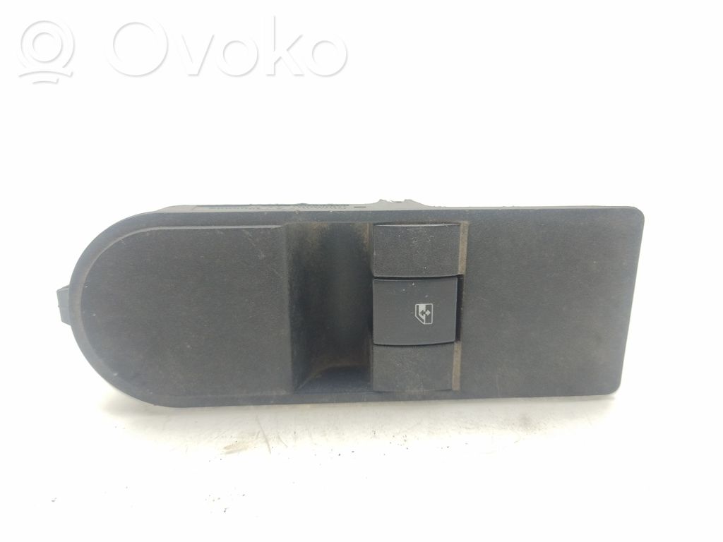 Opel Astra H Przyciski szyb 