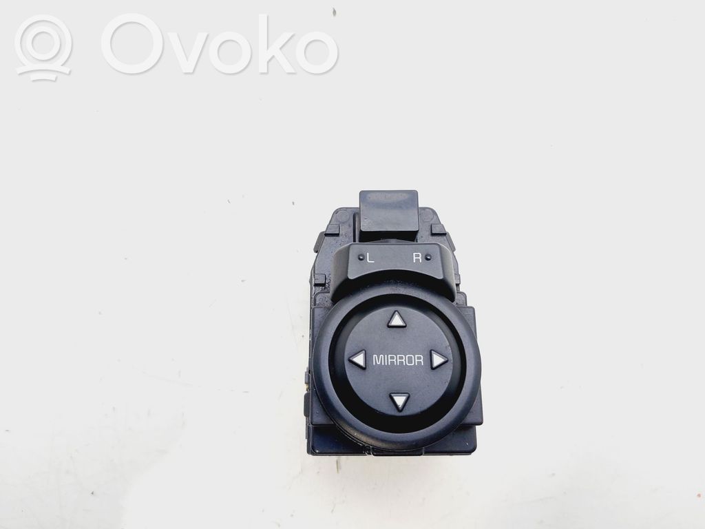 Wing mirror switch   4D64801160