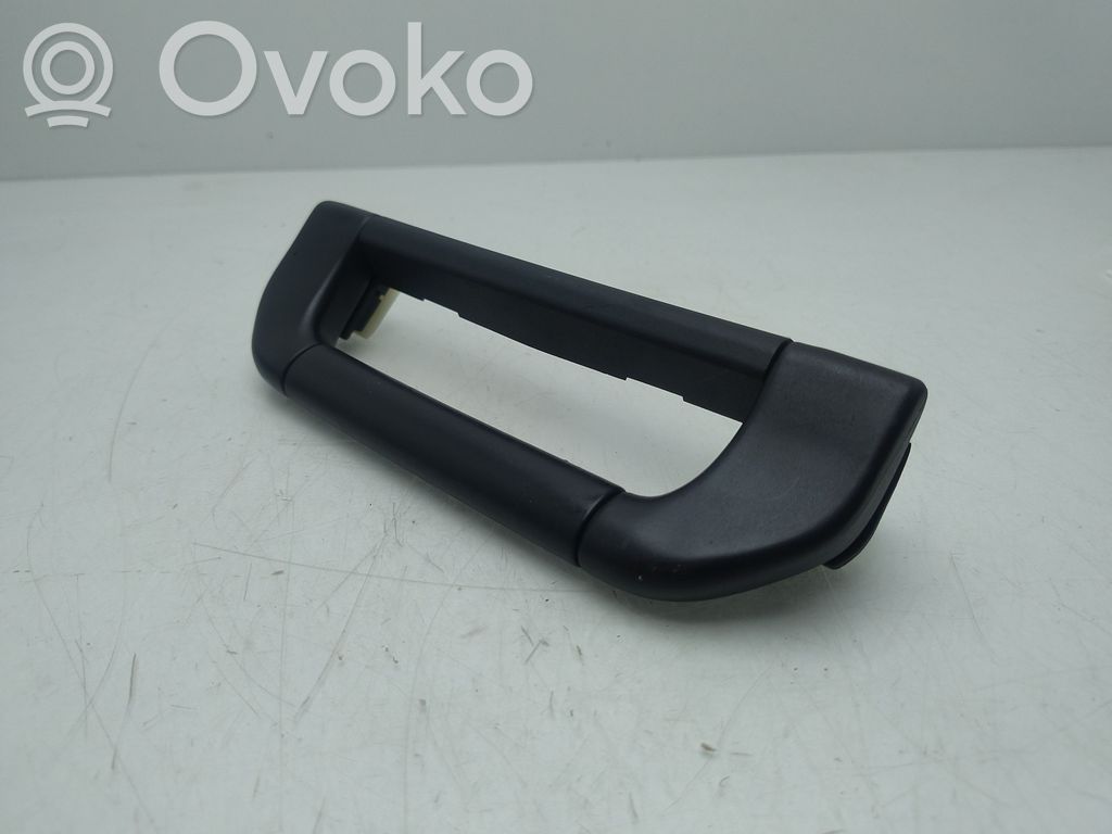 Asidero interior delantero   8257226
