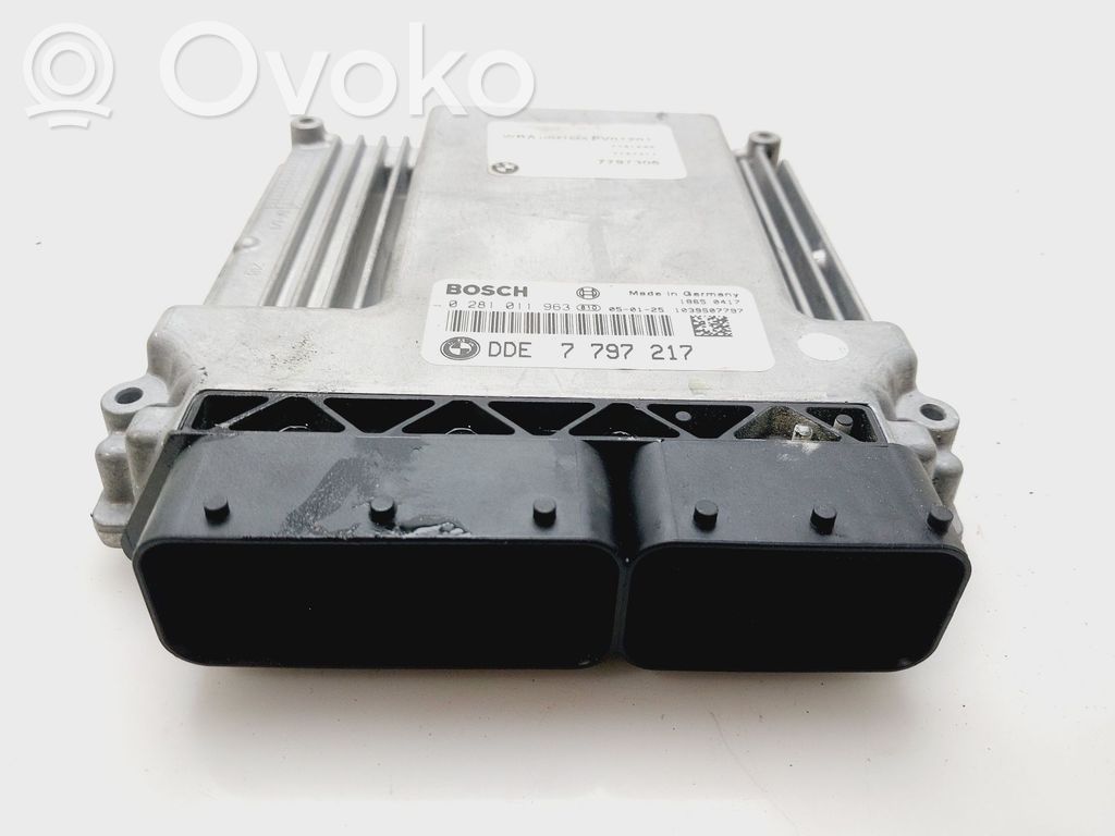 BMW 1 E81 E87 Engine control unit/module 