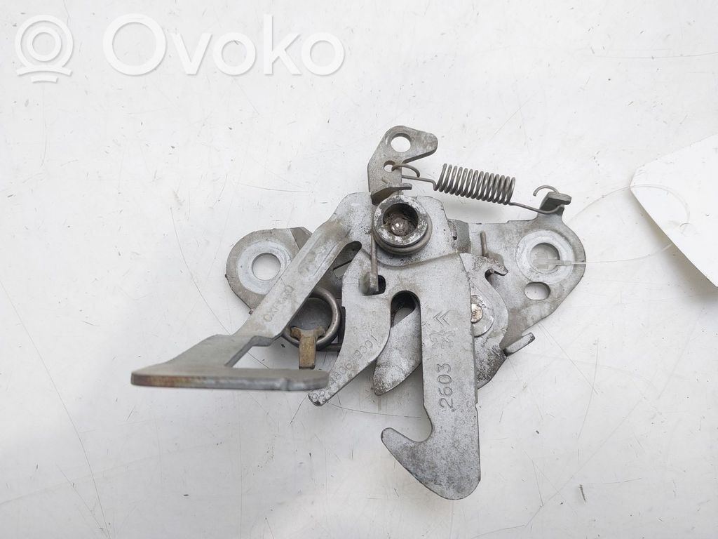 Peugeot Partner Tie down hook / loop 