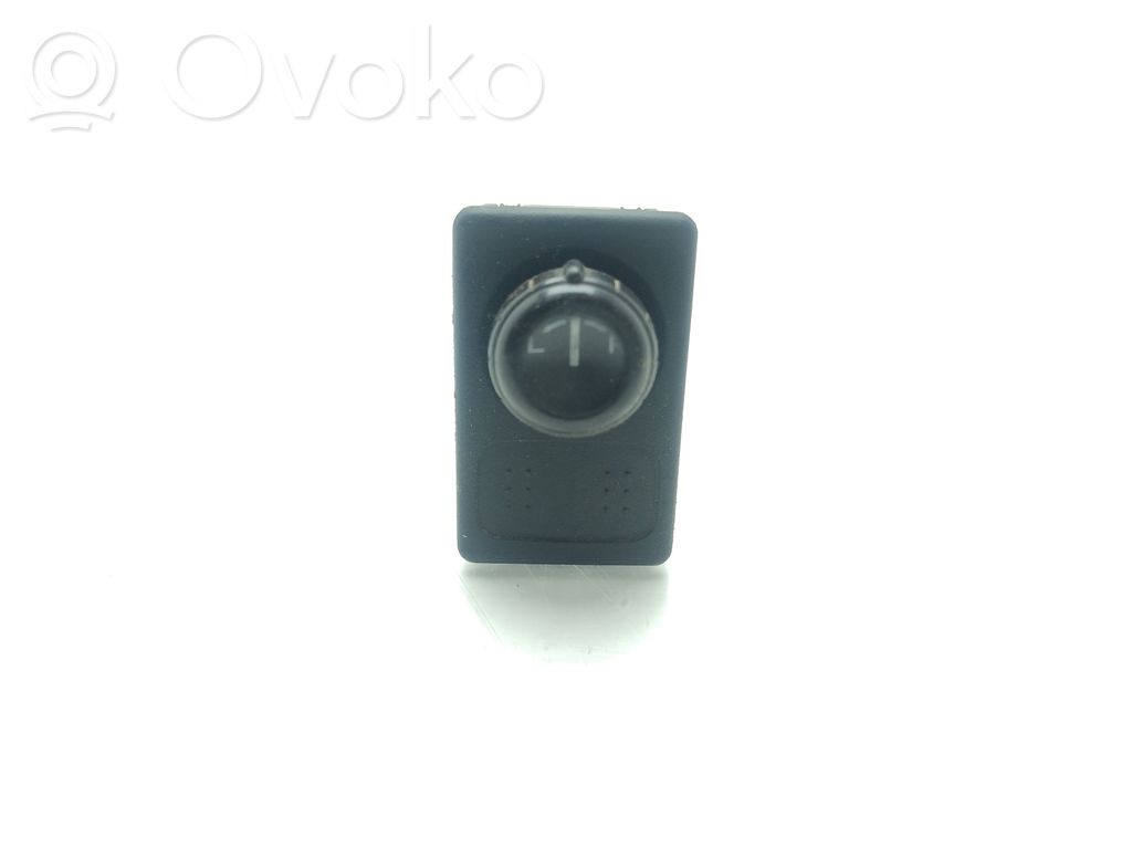 Nissan X-Trail T30 Interruptor del espejo lateral 