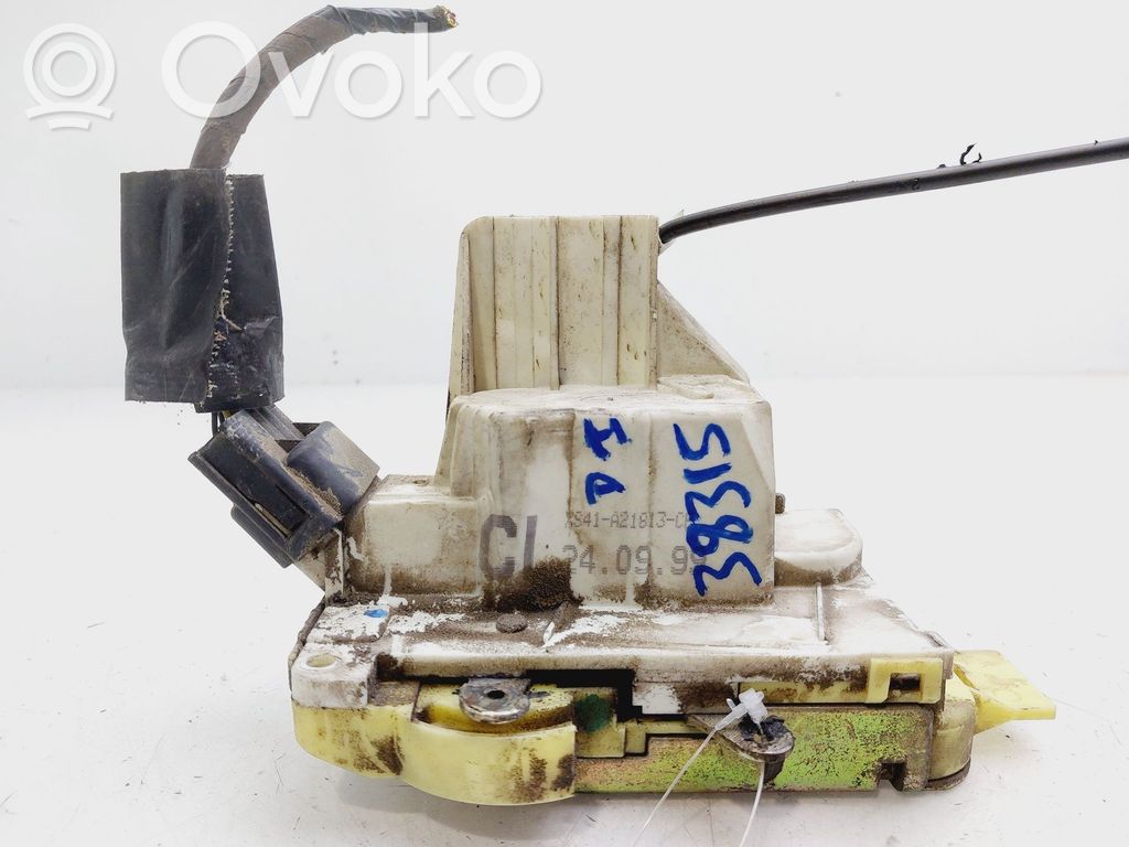 Ford Focus Priekšpusē slēdzene 