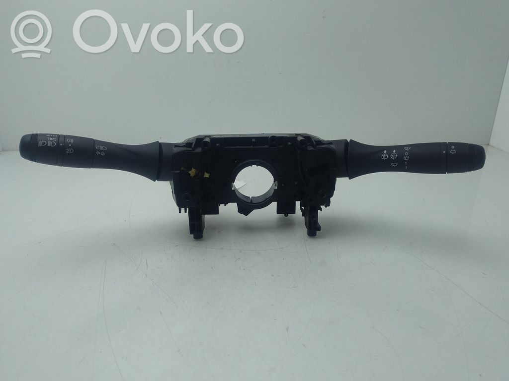 Dacia Duster II Boutons / interrupteurs volant 
