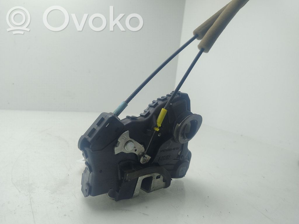 Toyota Corolla E110 Front door lock 