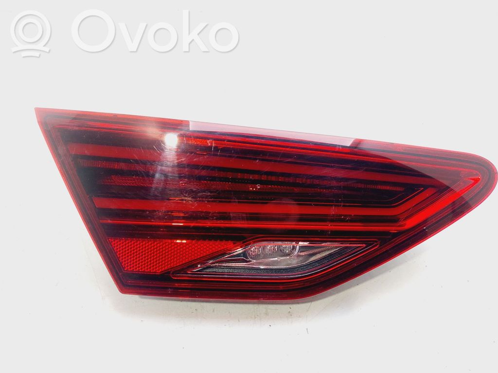 Seat Leon (5F) Galinis žibintas dangtyje 
