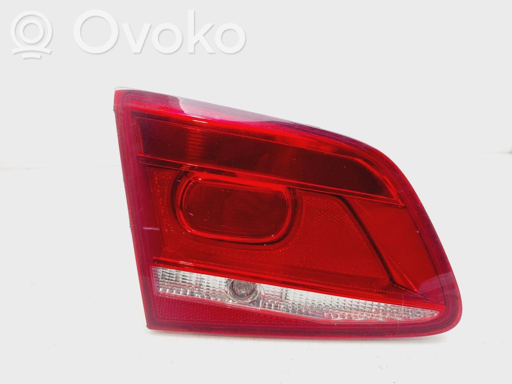 Volkswagen PASSAT B7 Lampy tylnej klapy bagażnika 
