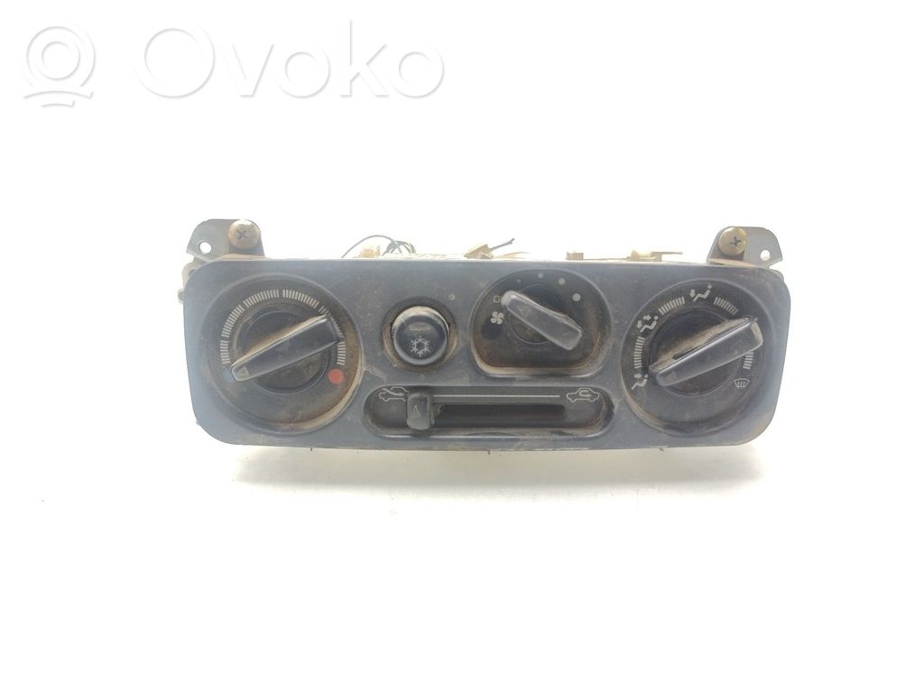 Mitsubishi Montero Panel klimatyzacji 