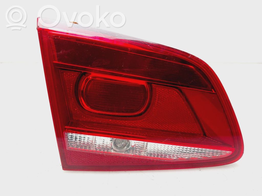 Volkswagen PASSAT B7 Lampy tylnej klapy bagażnika 