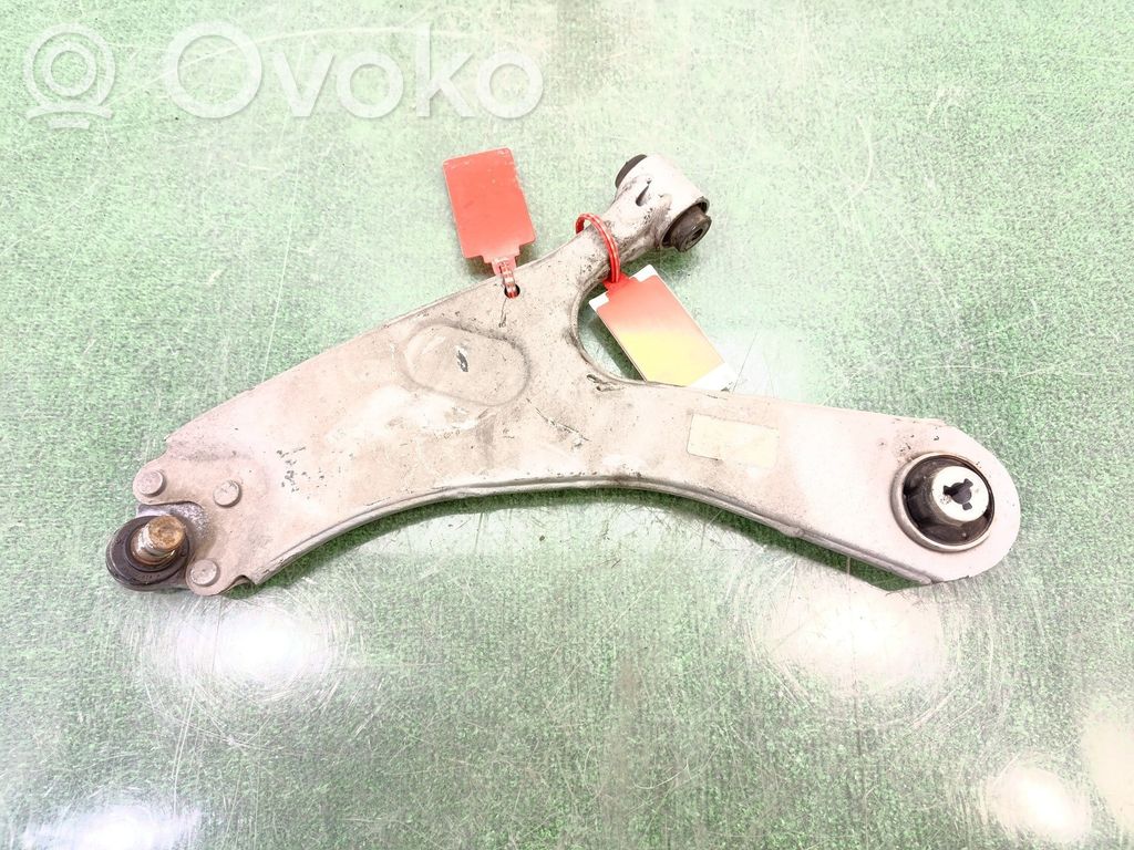 Citroen C4 I Braccio di controllo sospensione anteriore inferiore/braccio oscillante 