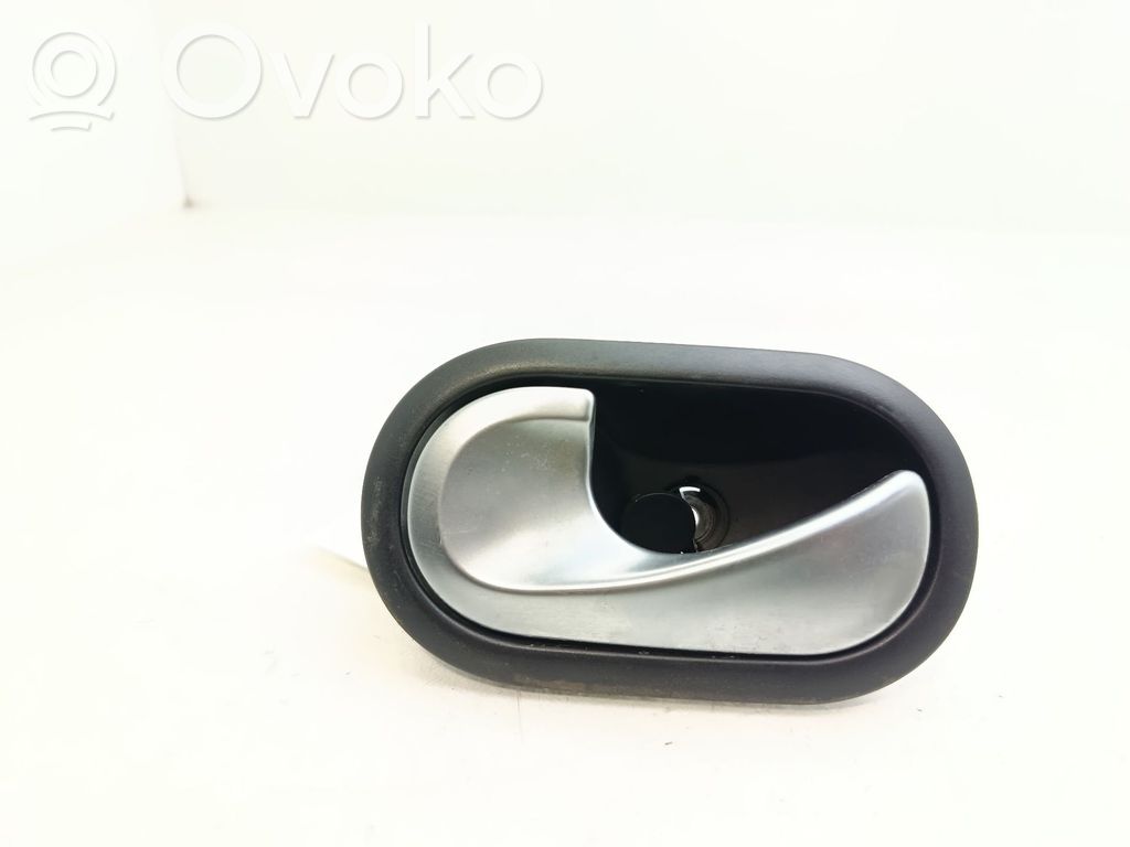 Renault Clio III Manecilla interna puerta trasera 