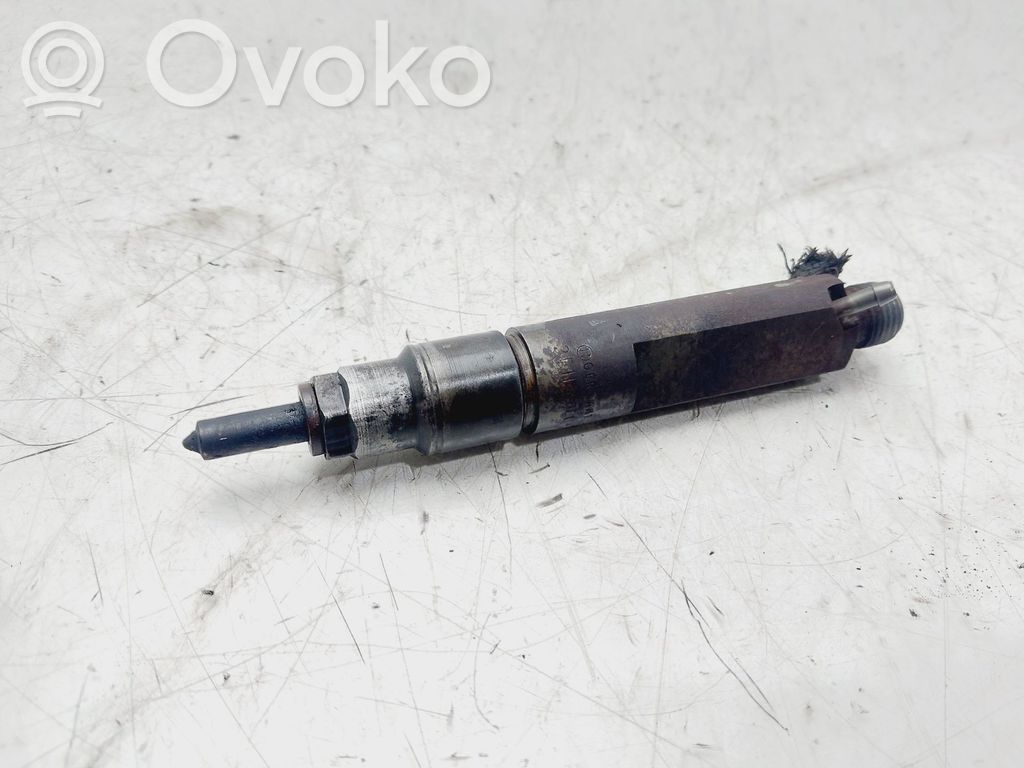 Inyector de combustible   028130201T