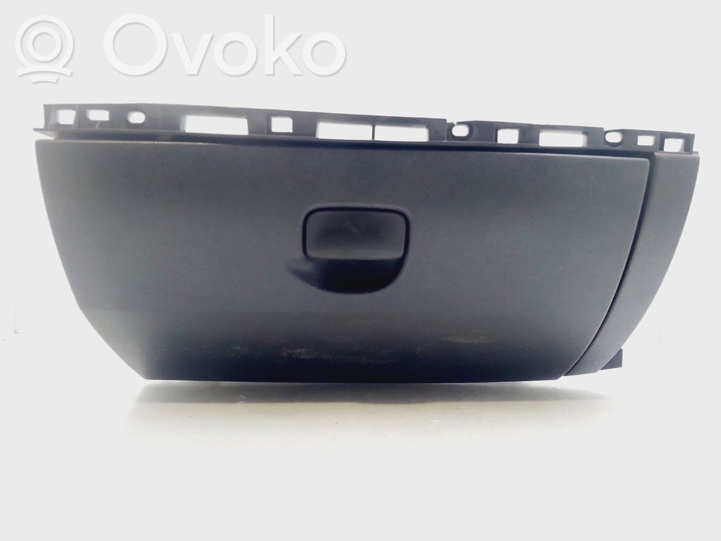Renault Clio III Glove box 