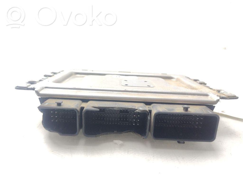 Dacia Sandero Engine control unit/module 