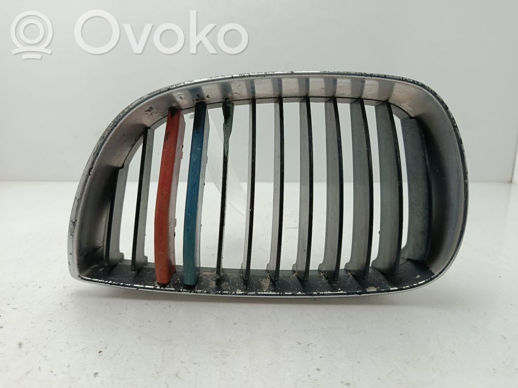 Grille de calandre avant   51137077129