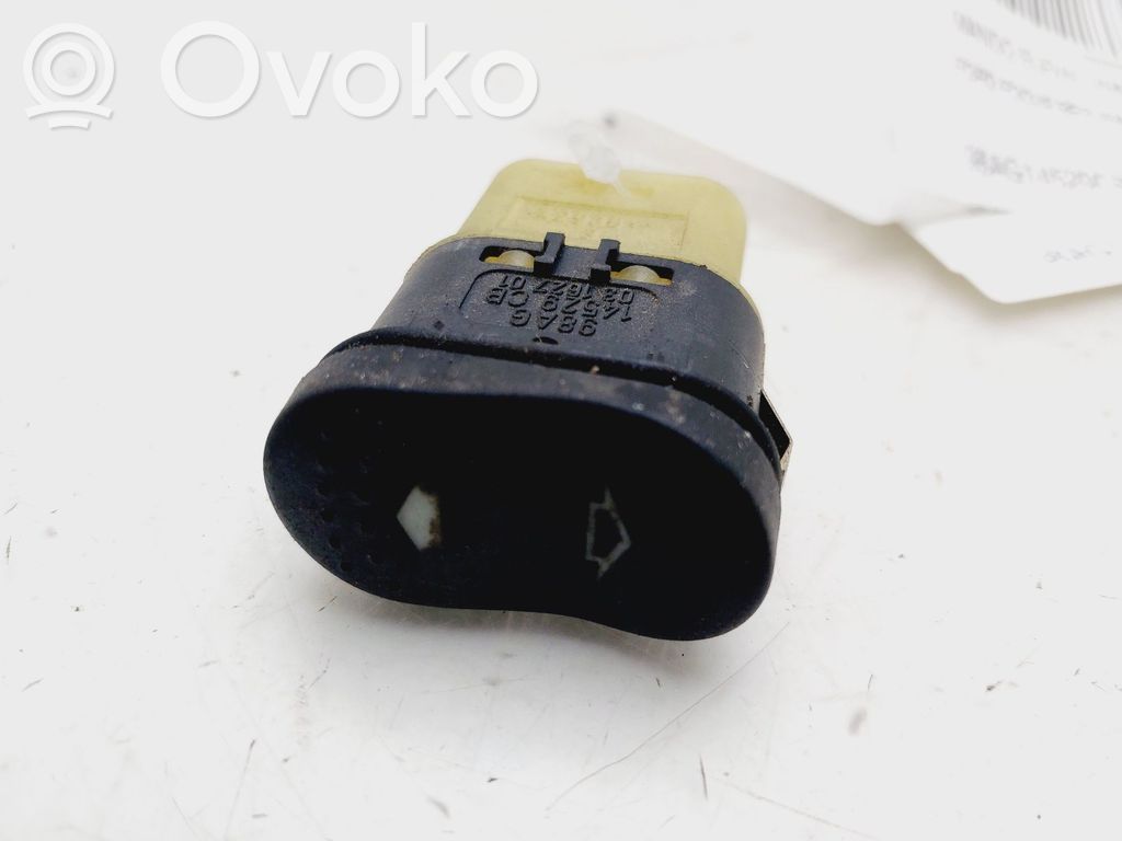Ford Focus Electric window control switch 