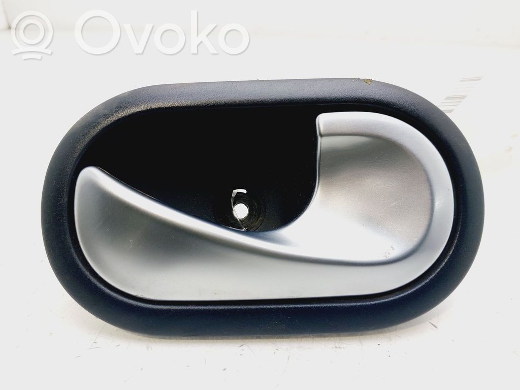 Renault Clio III Manecilla interna puerta delantera 