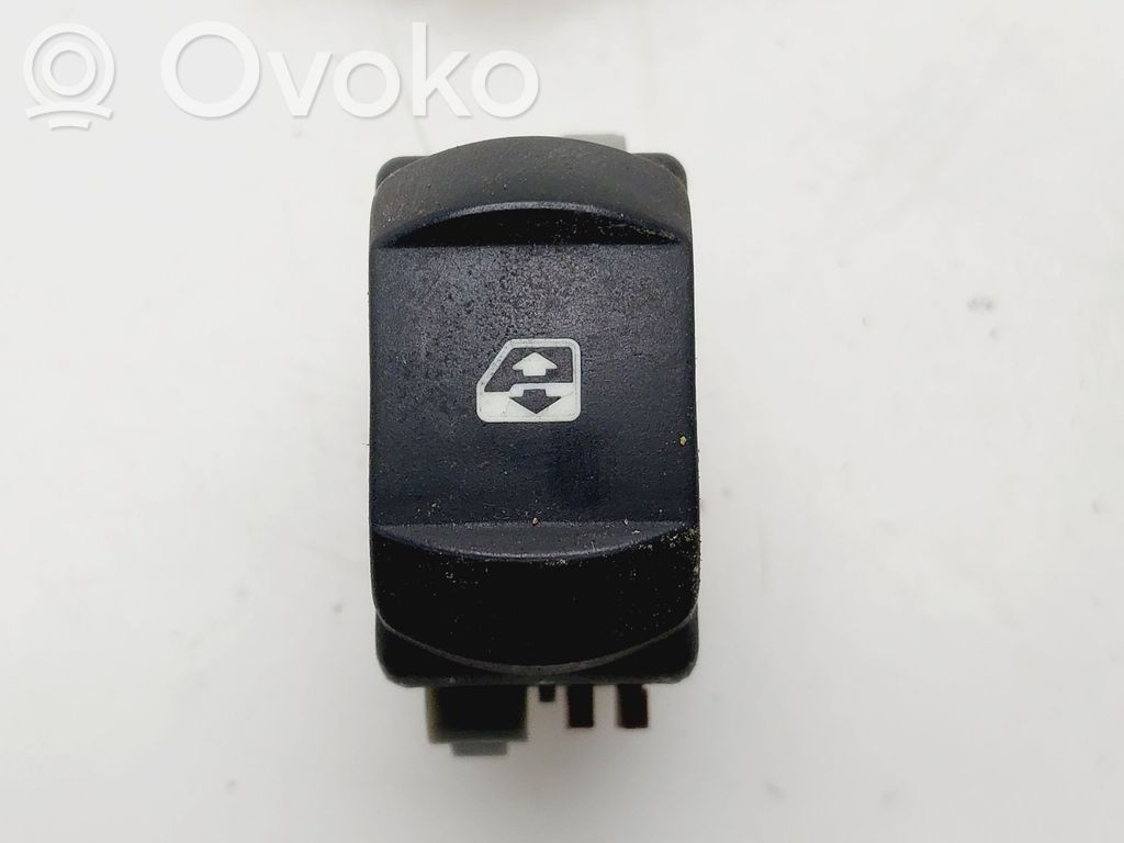 Renault Clio III Electric window control switch 