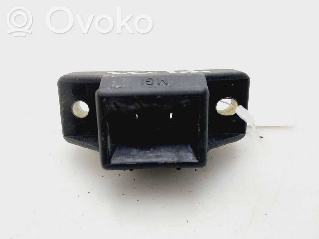 Zamek klapy tylnej / bagażnika   905033229R