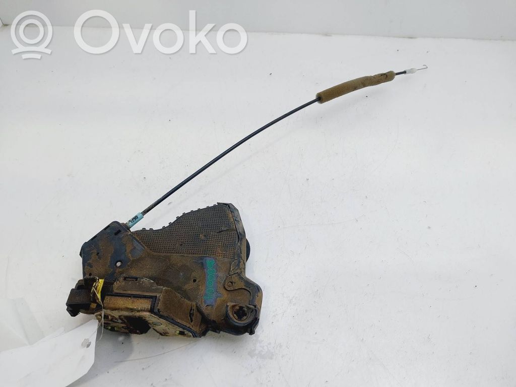 Toyota Corolla E120 E130 Priekšpusē slēdzene 