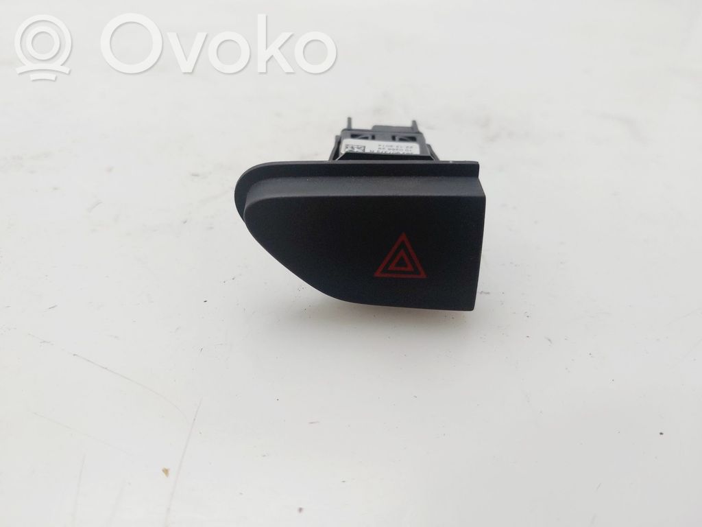 Renault Captur Botón interruptor de luz de peligro 