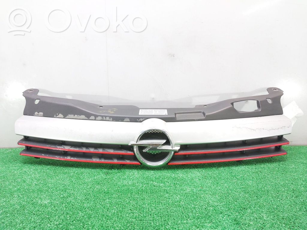 Opel Astra H Etusäleikkö 