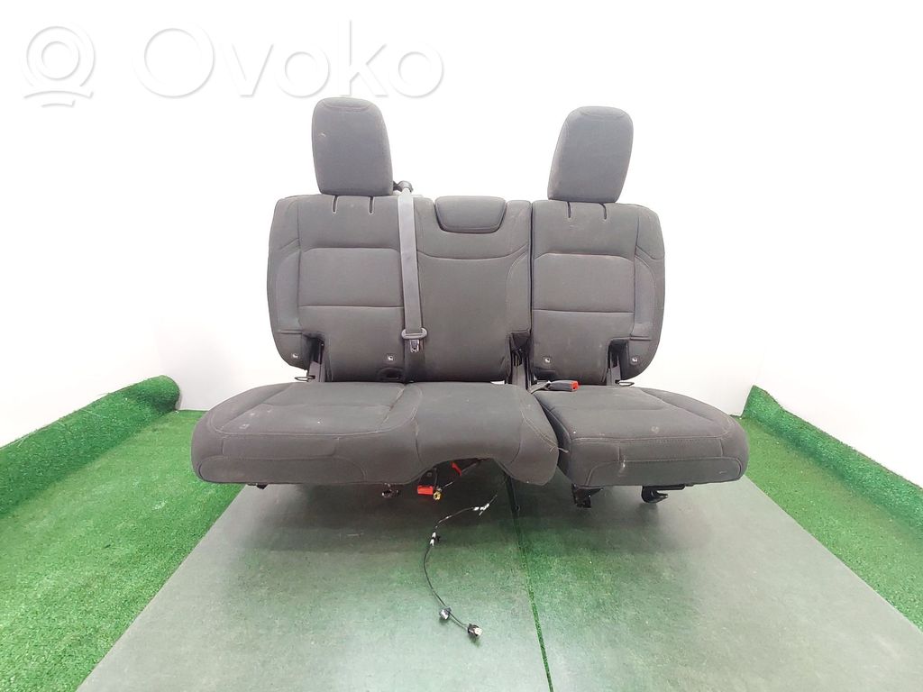 KIA Carens III Takaistuin