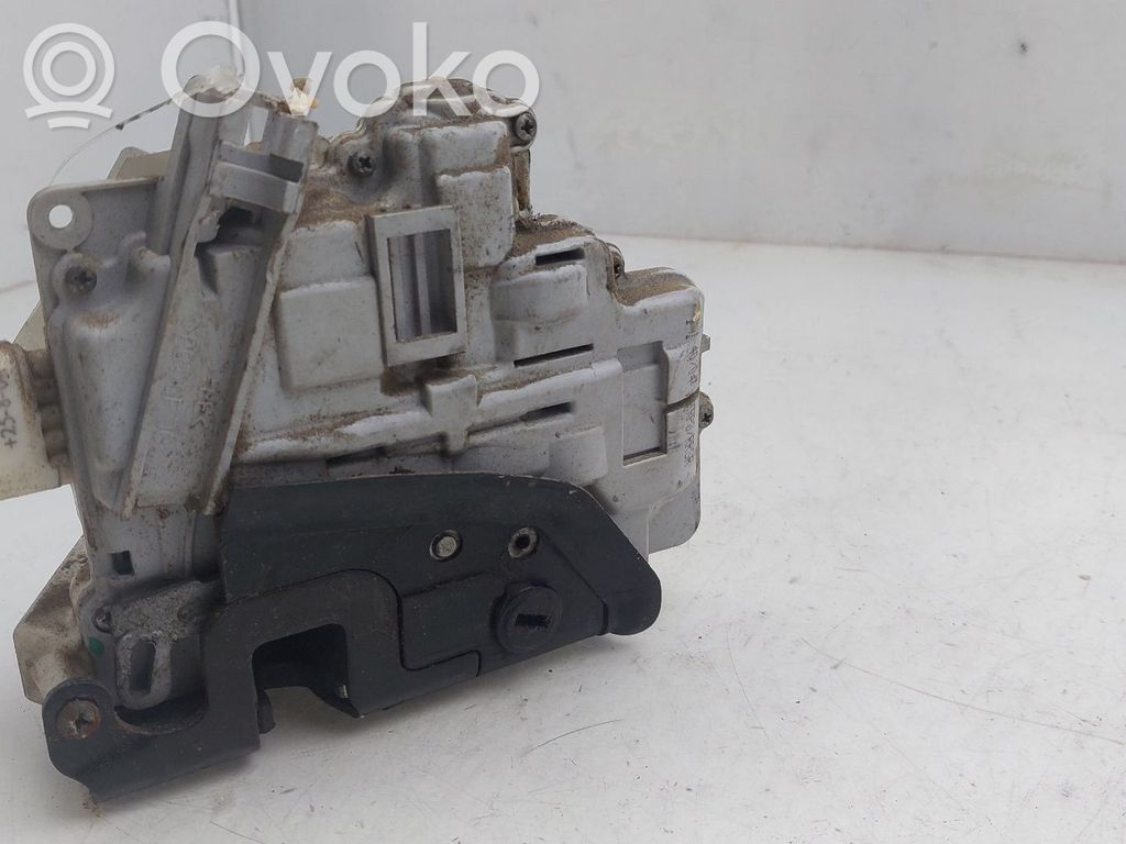 Audi A4 S4 B6 8E 8H Zamek drzwi tylnych 