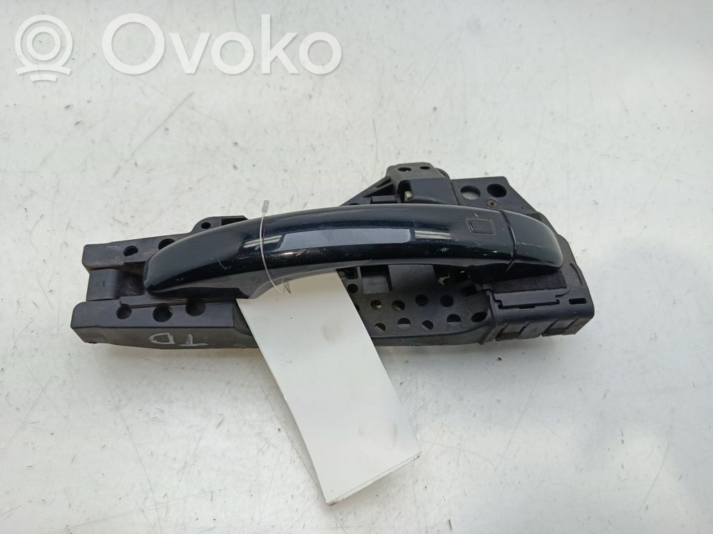 Manecilla externa puerta trasera   8U0837886
