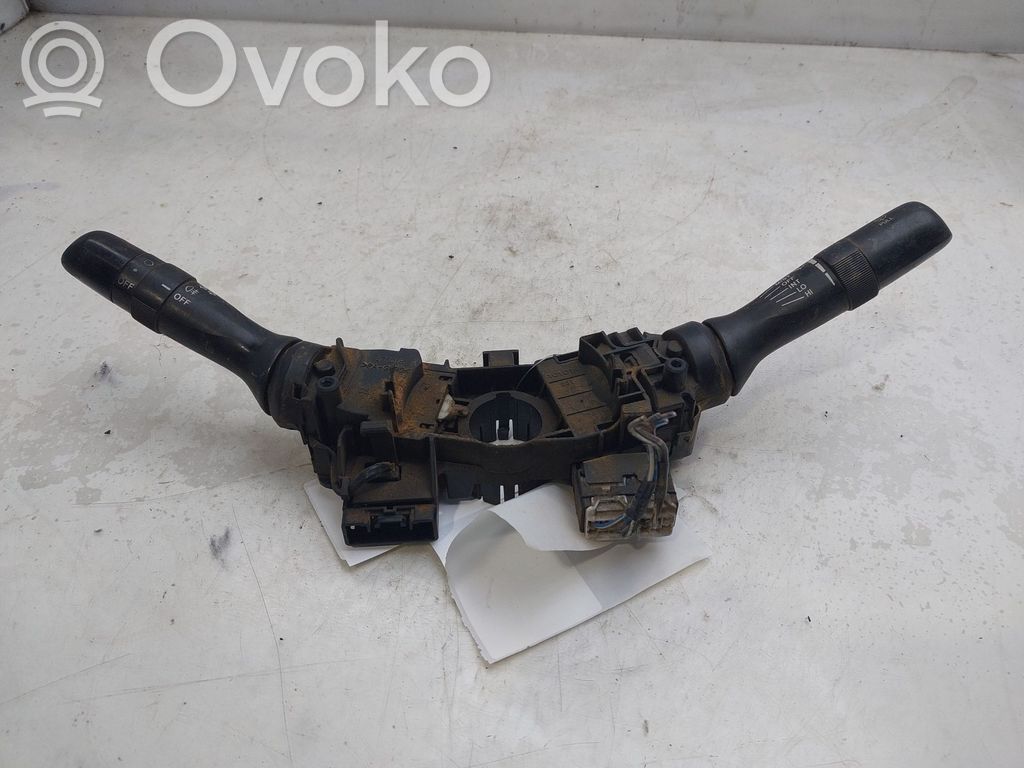 Toyota Hilux (AN10, AN20, AN30) Pulsanti/interruttori sul volante