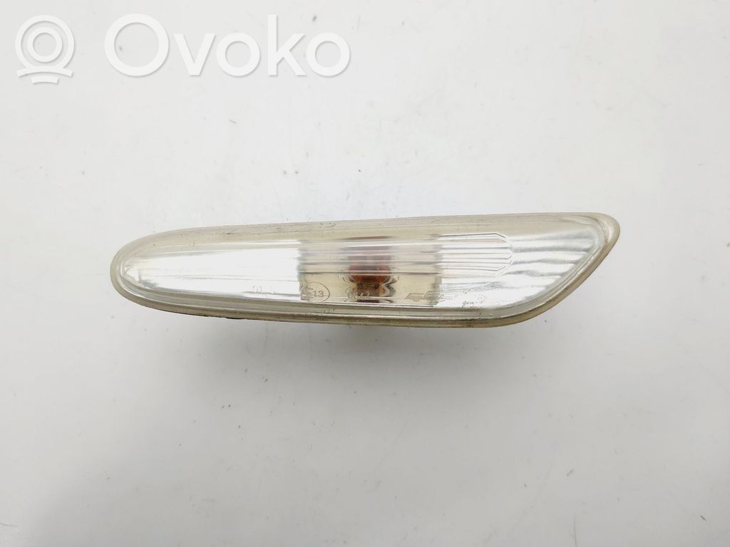 BMW 5 E60 E61 Etupuskurin suuntavilkku 